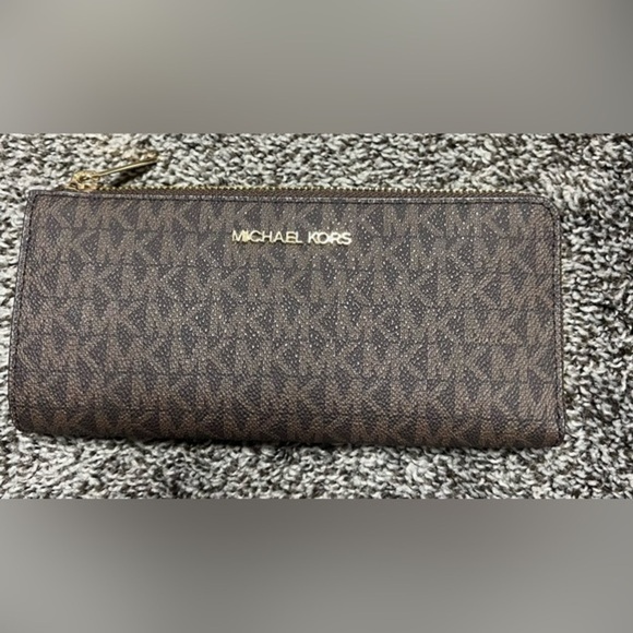NWT Michael Kors quarter-zip wallet - Picture 1 of 4